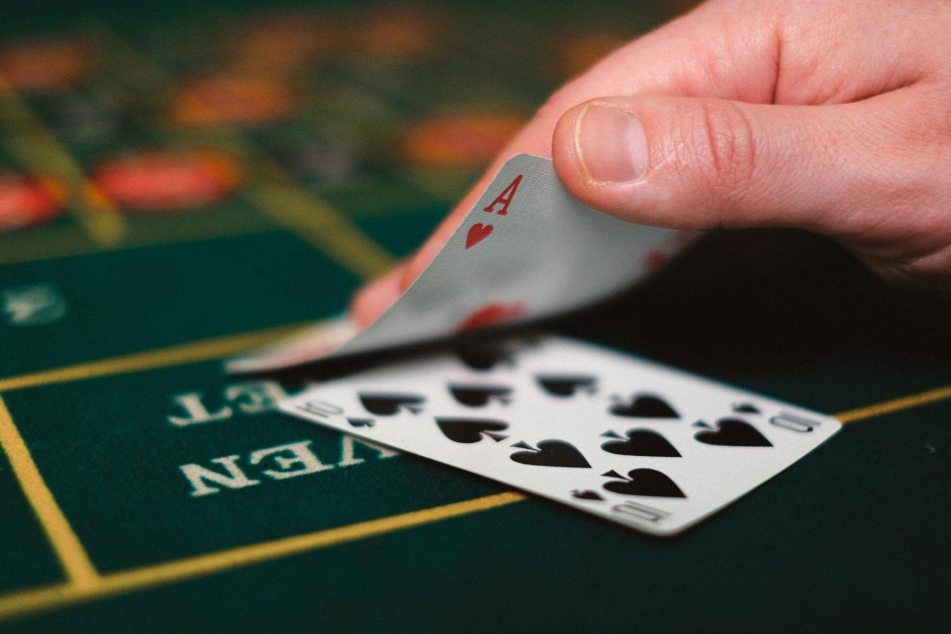 Giao diện app casino trên điện thoại với thao tác chạm thuận tiện
